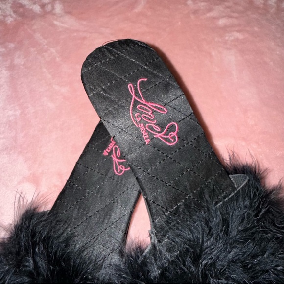 La SENZA Size 9 Vintage Style Women's Black Fluffy Feather Slipper Kitten Heels - Picture 2 of 4